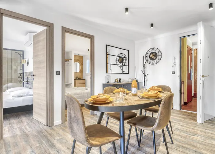 2 L - Ascenseur - Proche Palais - Calme *