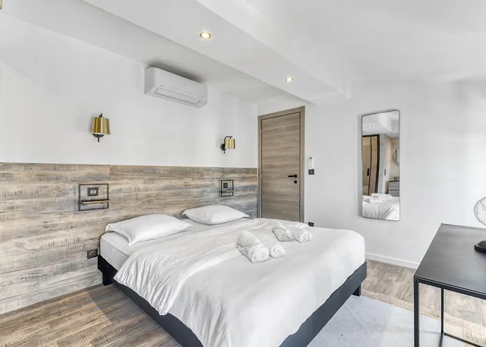 2 L - Ascenseur - Proche Palais - Calme *