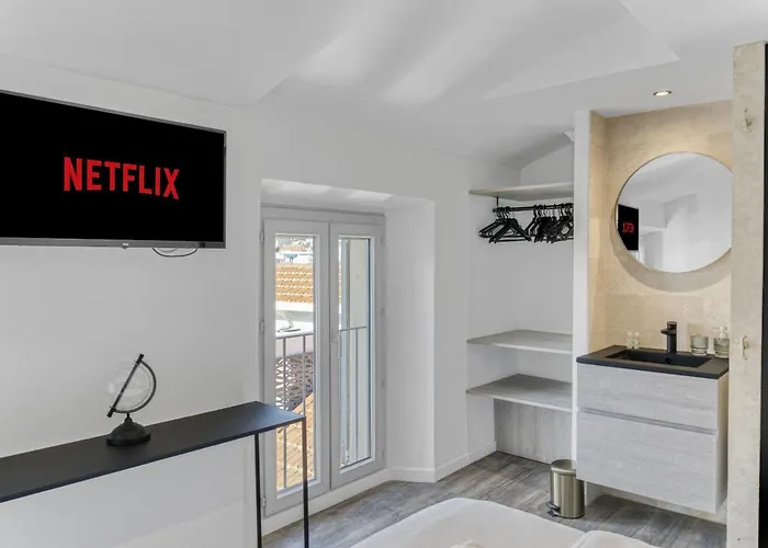 2 L - Ascenseur - Proche Palais - Calme