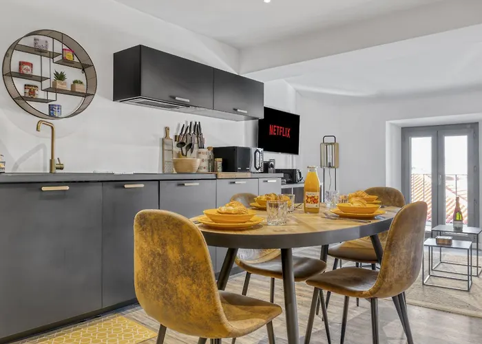 2 L - Ascenseur - Proche Palais - Calme