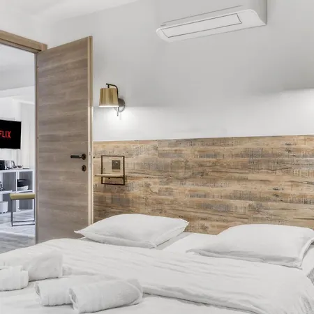 2 L - Ascenseur - Proche Palais - Calme Apartamento