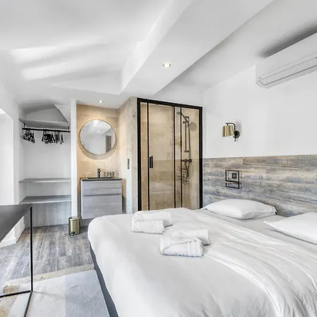 2 L - Ascenseur - Proche Palais - Calme Apartmán *